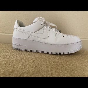 Woman’s Size 7 Nike Air Force 1
